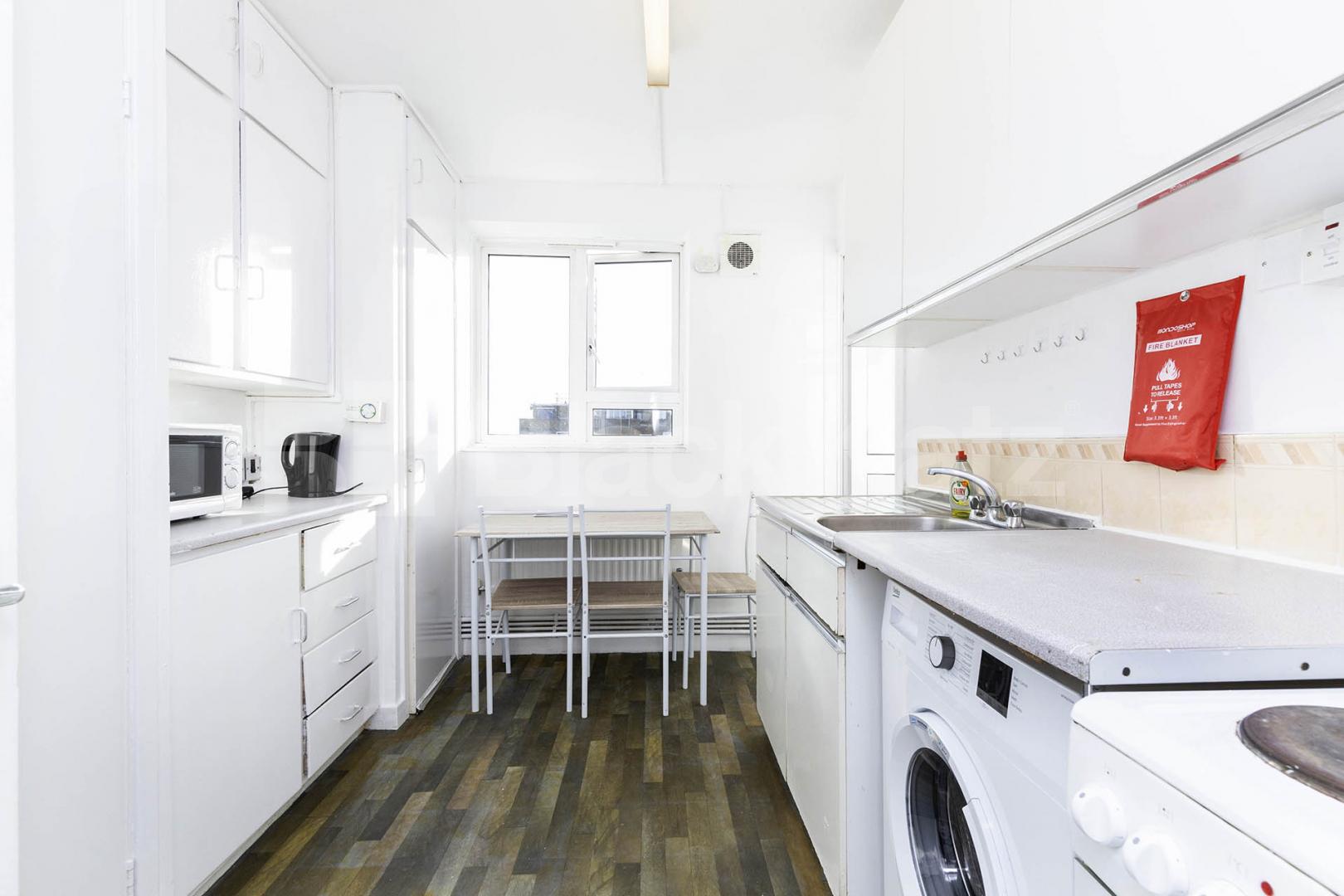 			3 Bedroom, 1 bath, 1 reception Flat			 Robert Street, Camden / Euston